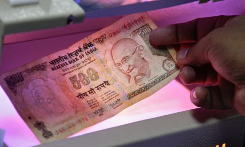 India bans 500 & 1000-rupee note to manage the fake currency issue